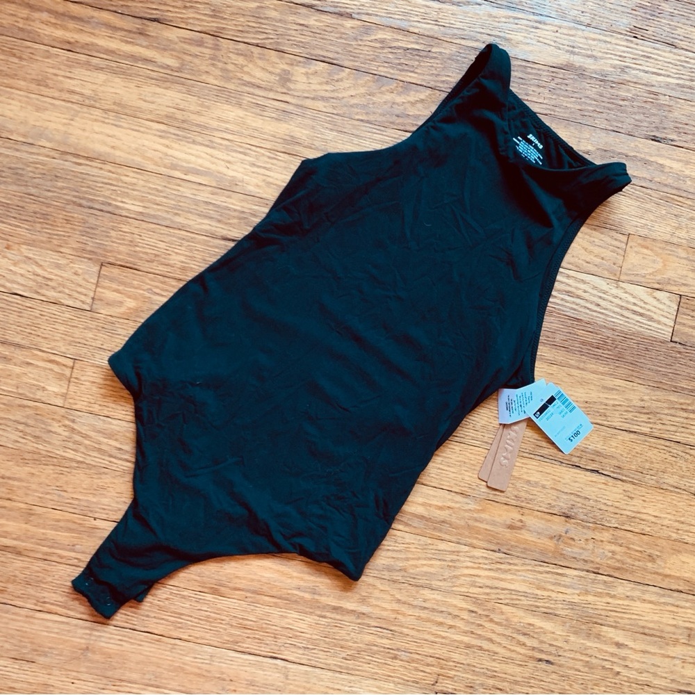 SOLD🖤PERFECT NEW UNWORN Black SKIMS Body Suit from HOLT RENFREW.